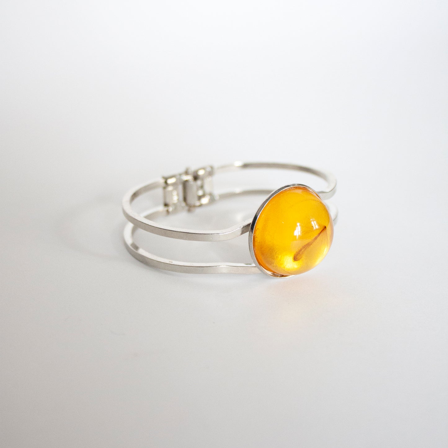 BRACELET WITH A FLYING SEED INSIDE AMBER RESIN.