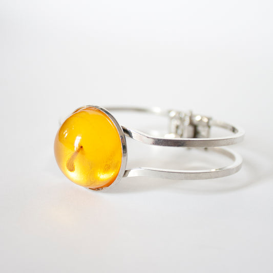 BRACELET WITH A FLYING SEED INSIDE AMBER RESIN.