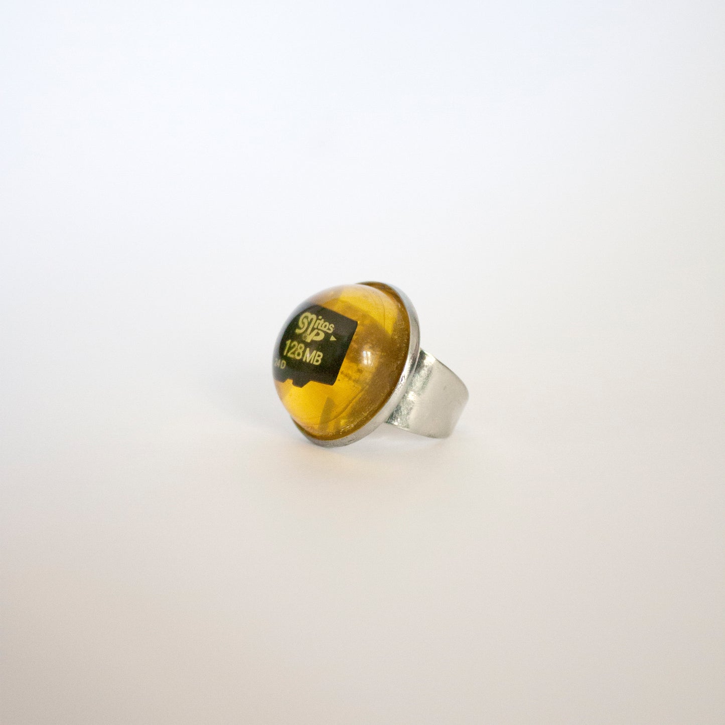 RING WITH A MEMORY CARD AND FILE IN AMBER RESIN. (DO NOT OPEN!)