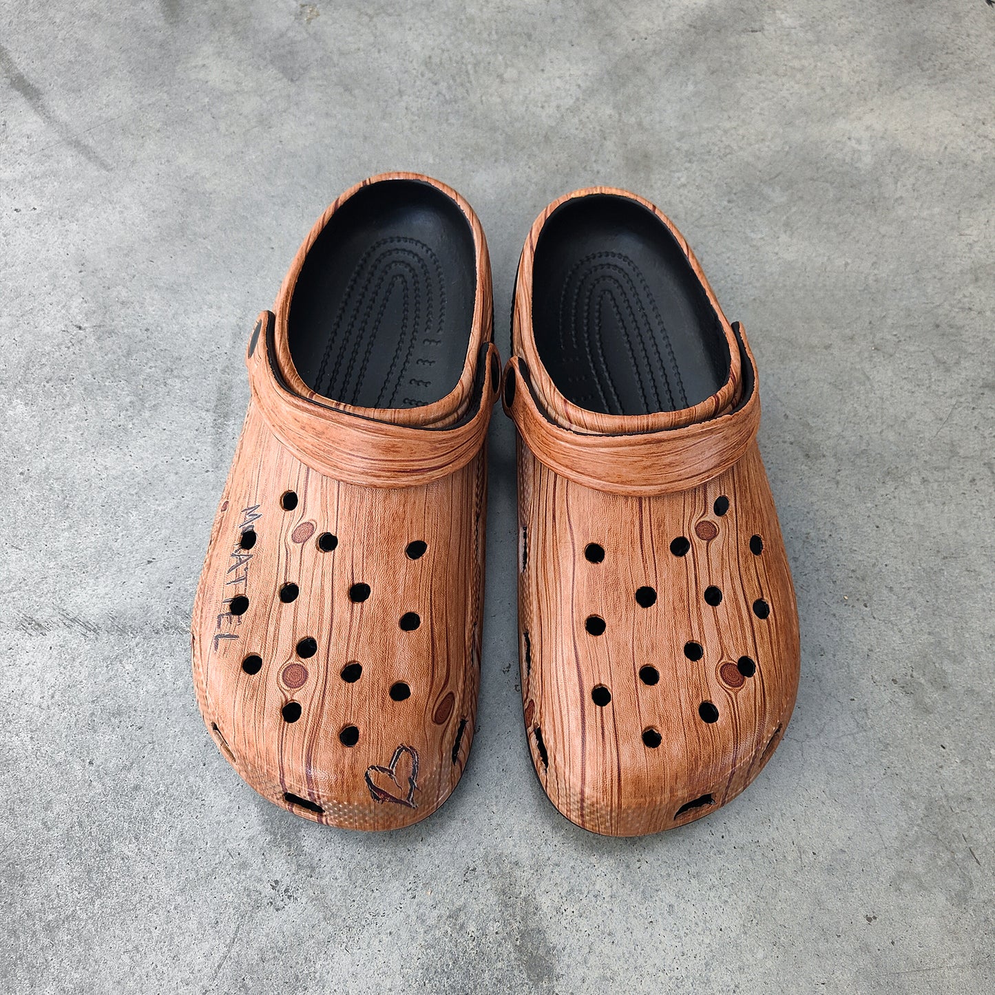 THE WOOD CLOGS