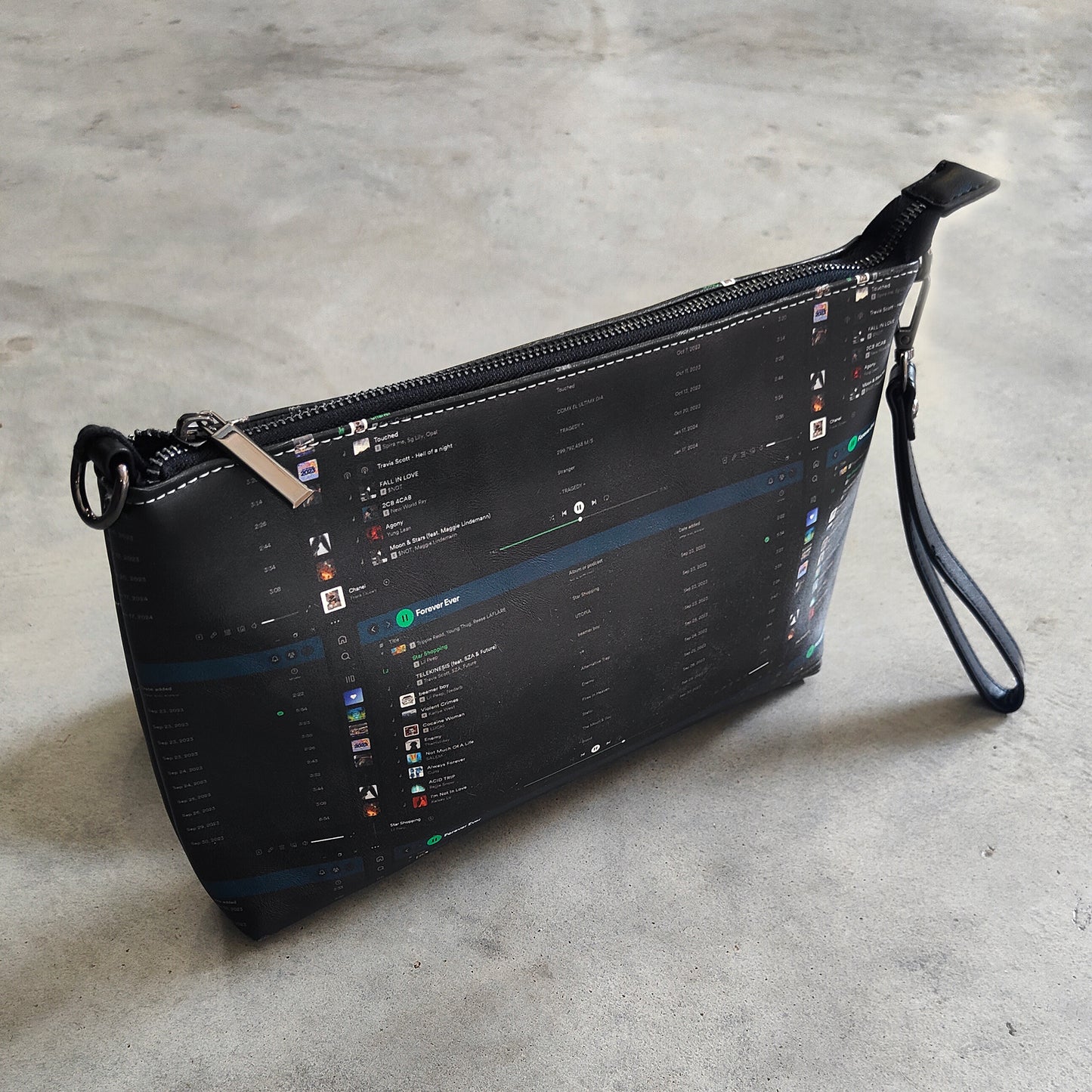 CROSS-BODY BAG WITH PLAYLIST