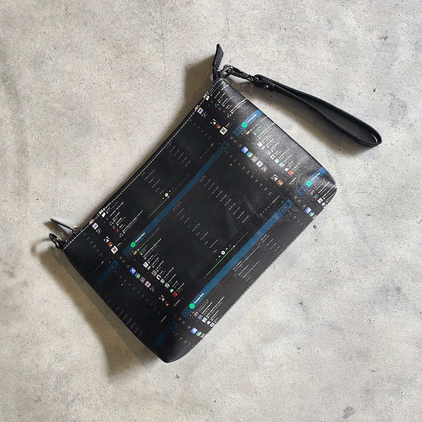 CROSS-BODY BAG WITH PLAYLIST