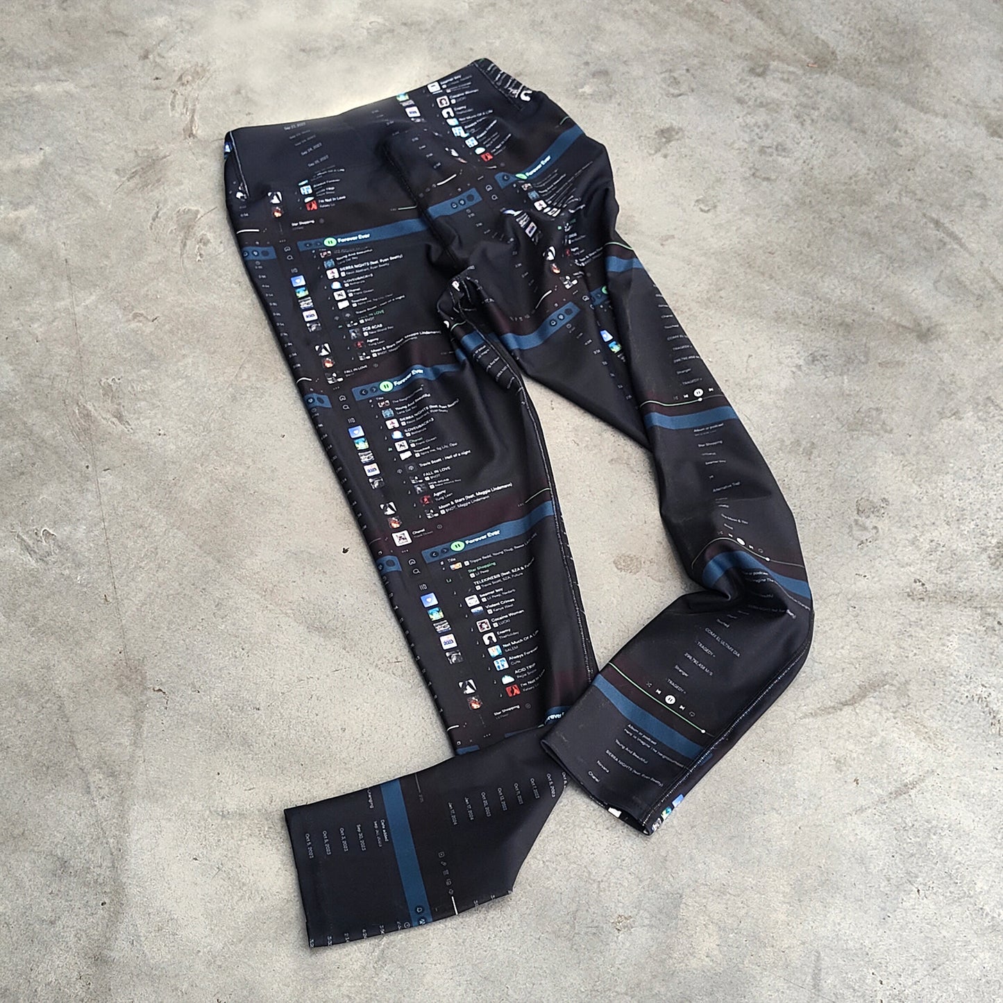 LEGGINGS WITH A PLAYLIST