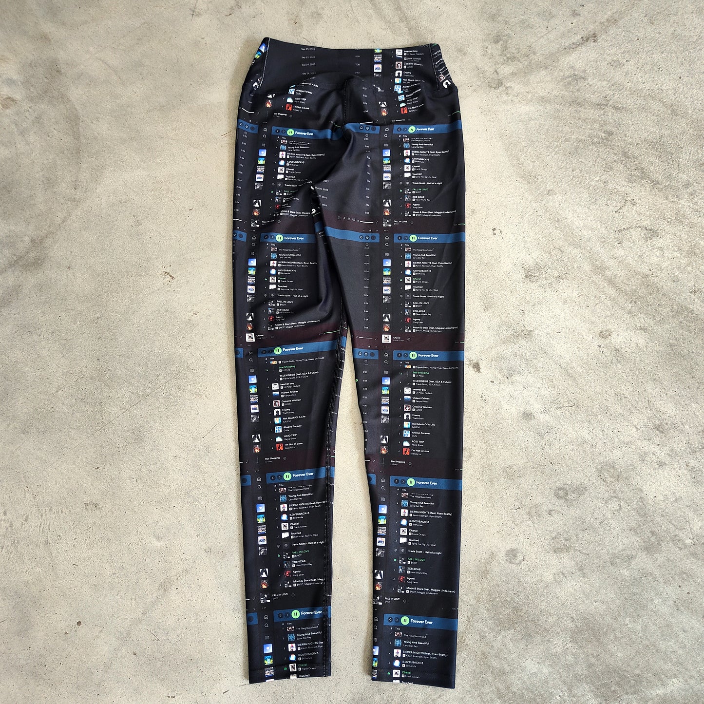 LEGGINGS WITH A PLAYLIST