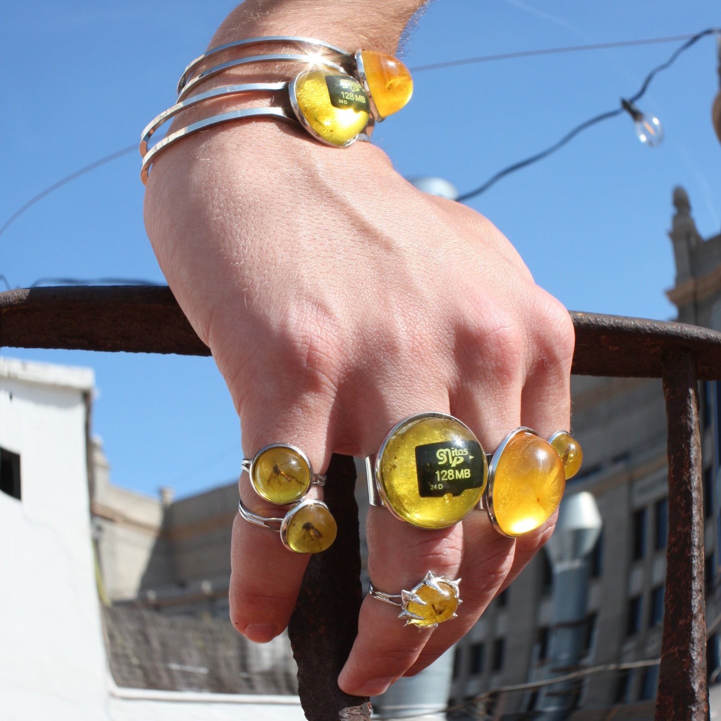 RING WITH A MEMORY CARD AND FILE IN AMBER RESIN. (DO NOT OPEN!)